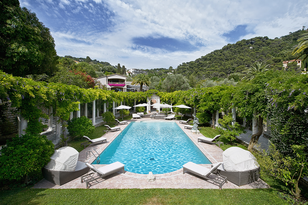 Palatial Cannes Villa's swimming pool and lounge area.