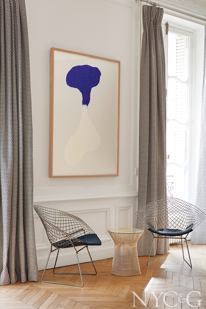 Bertoia chairs and Platner table in Paris apartment