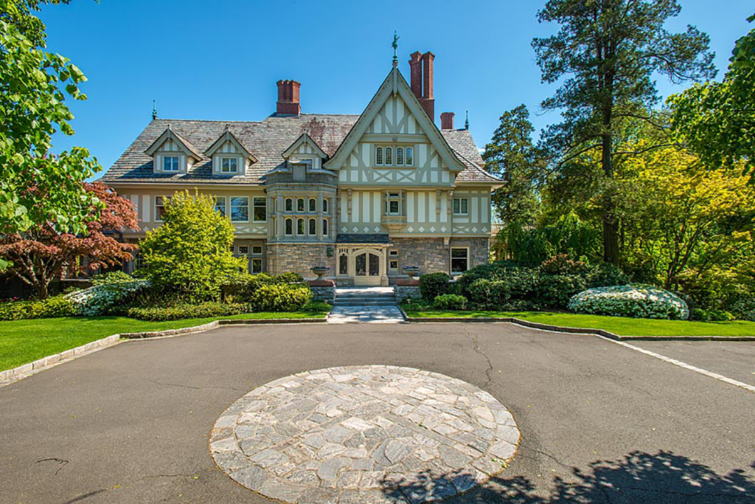 Fairytale English Manor In Greenwich Asks 15 9m Driveway