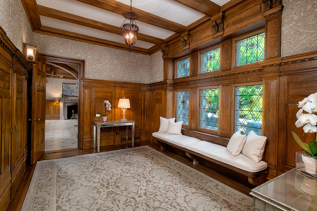 Fairytale English Manor In Greenwich Asks 15 9m Window Seat