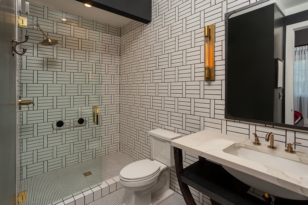 Kelly Clarkson Seeks To Breakaway From Her Stylish La Mansion Bathroom