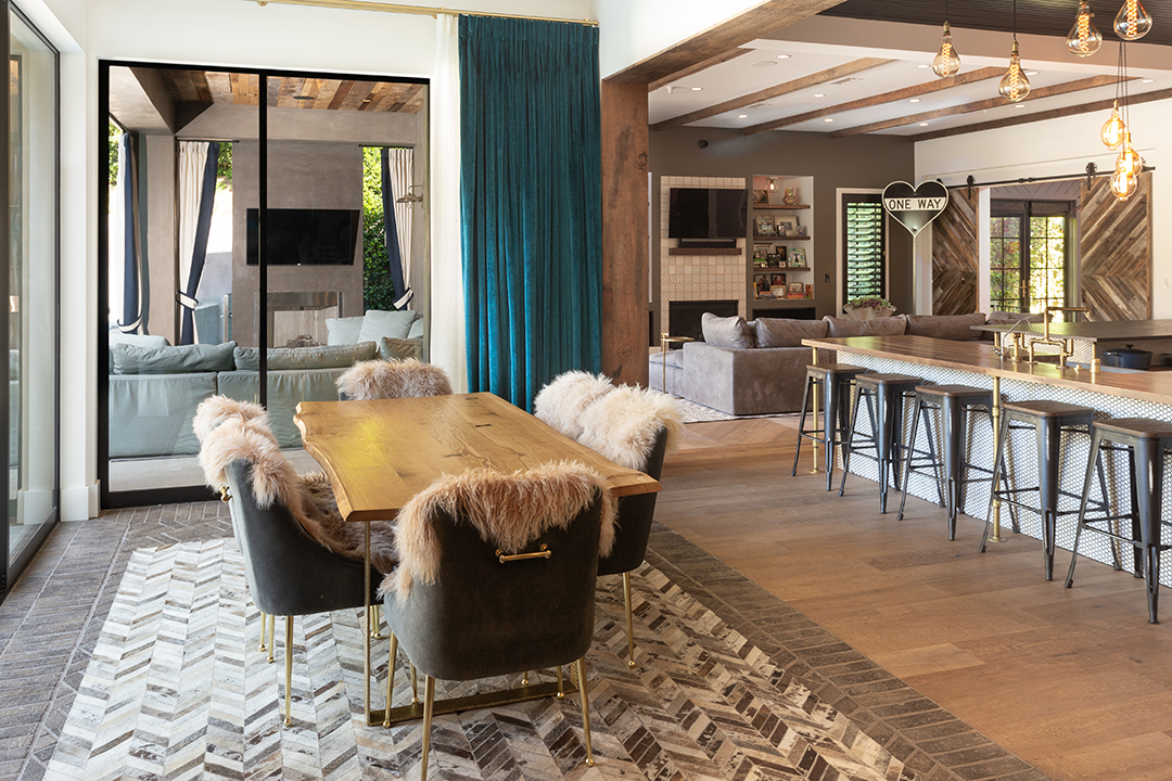 Kelly Clarkson Seeks To Breakaway From Her Stylish La Mansion Breakfast Room