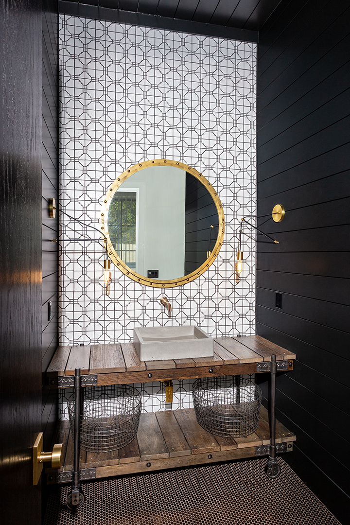 Kelly Clarkson Seeks To Breakaway From Her Stylish La Mansion Powder Room