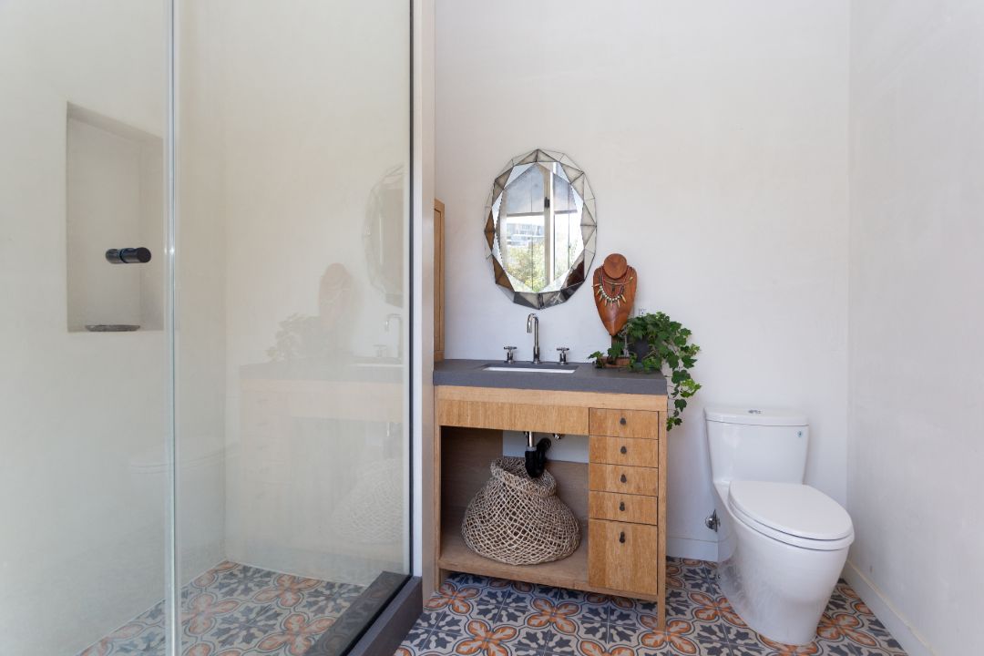 Kim Gordon Marina Del Rey Home Bathroom