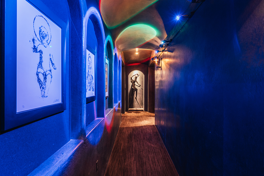 Musician Tommy Lee Lists Bold Yet Zen Custom Mansion In Calabasas Blue Hallway