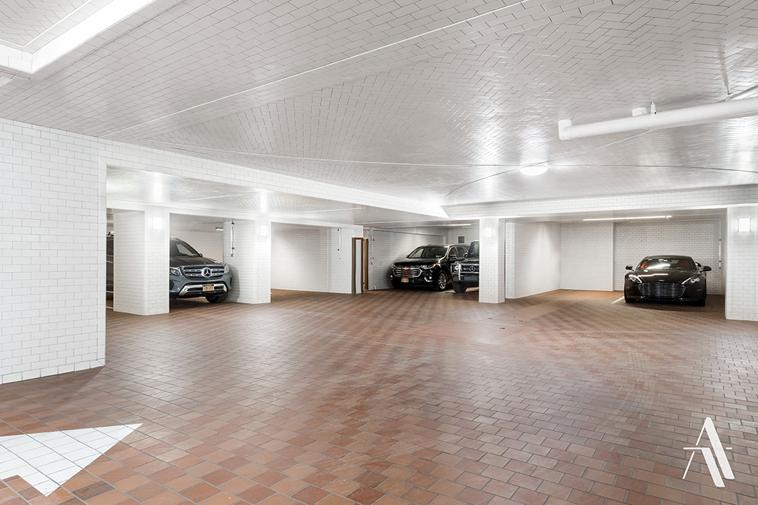 Penthouse At 443 Greenwich Recently Rented By The Weeknd Lists For 27 5m Garage