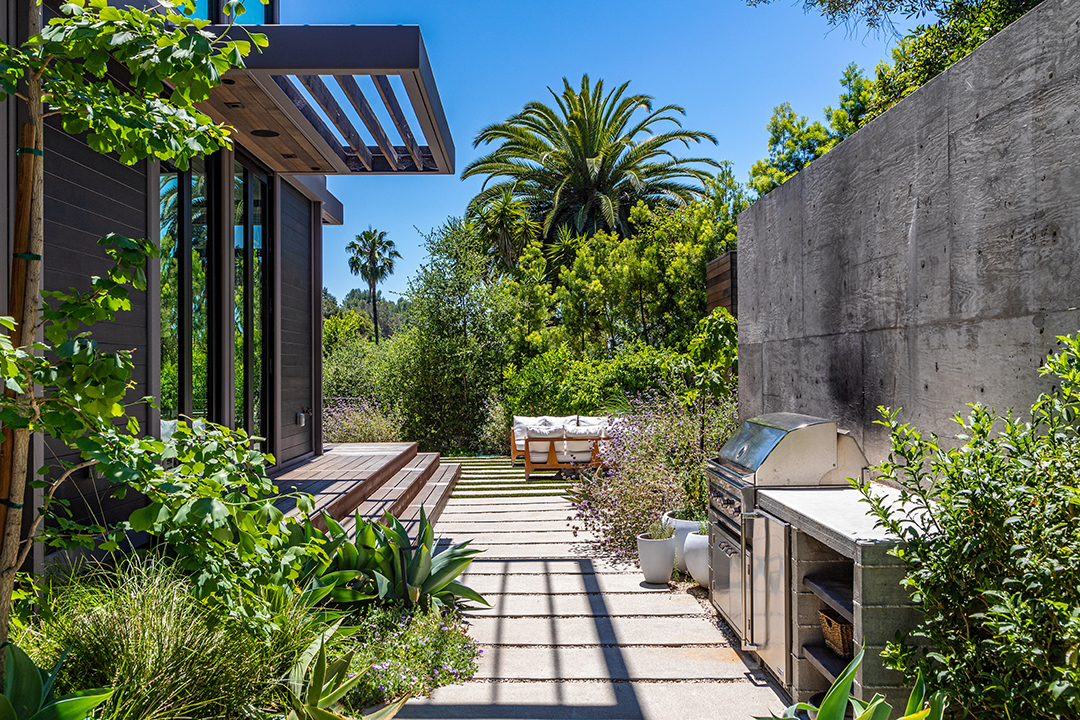 Will Arnett Lists His Swanky Custom Built Beverly Hills Home For 11m Outdoor Kitchen