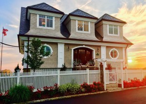 Branford Beach House Designed To Weather Storms Seeks 2 7m Facade