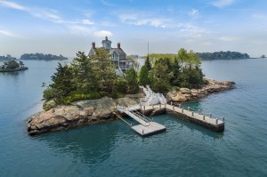Live On Island Time Off The Coast Of Connecticut With These Luxe Listings Wheeler Island Facade Dock
