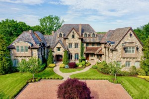 Jetblue Founders Rustic New Canaan Estate Asks 7 8m Facade