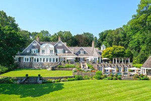 1 Swan Landing Great Neck Rear 