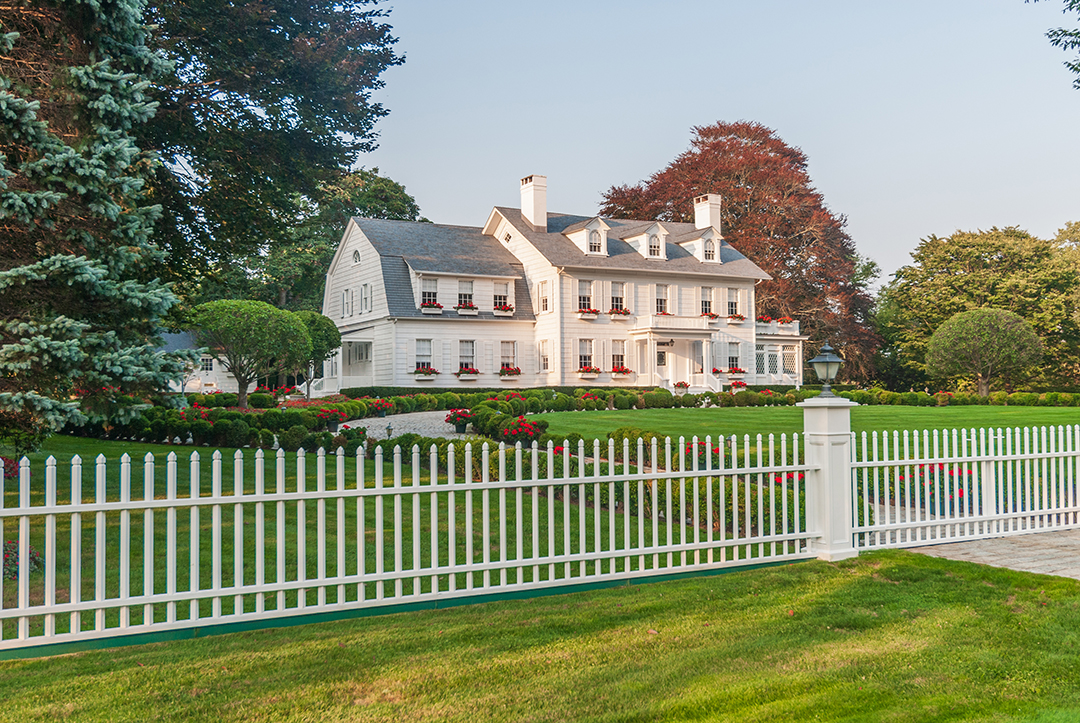 A Legendary Sale East Hamptons Iconic White House Sells At Last