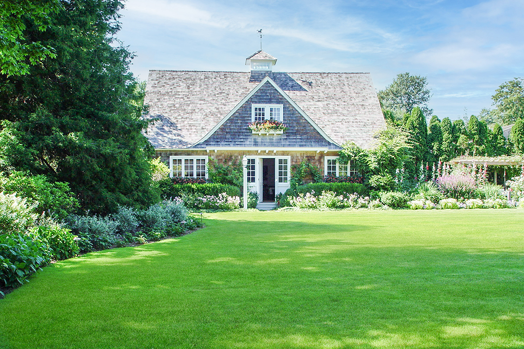 Actress Candice Bergens East Hampton Home Lists For The First Time 72 Lily Pond Lane Poolhouse
