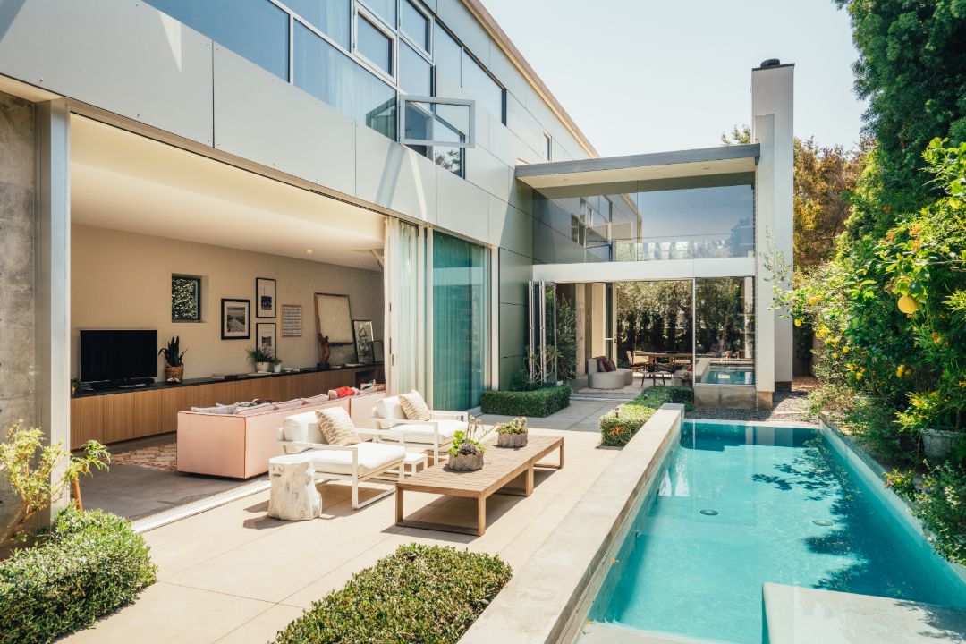 Emilia Clarke Venice Sale 02