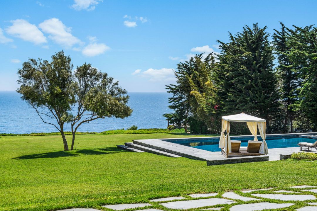 Shaun White Malibu Mansion Lawn I