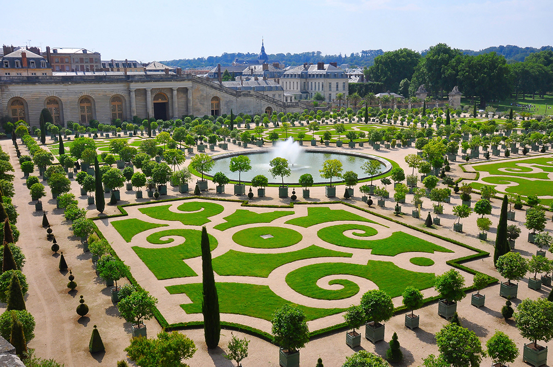 First Hotel On Palace Of Versailles Grounds Will Finally Open This Summer Le Grand Controle Facade