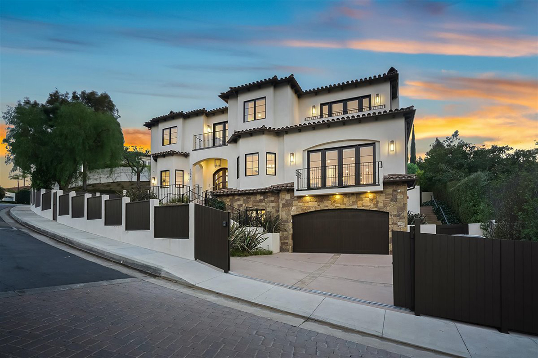 Serena William Lobs Her Chic Beverly Hills Home Onto The Market Facade