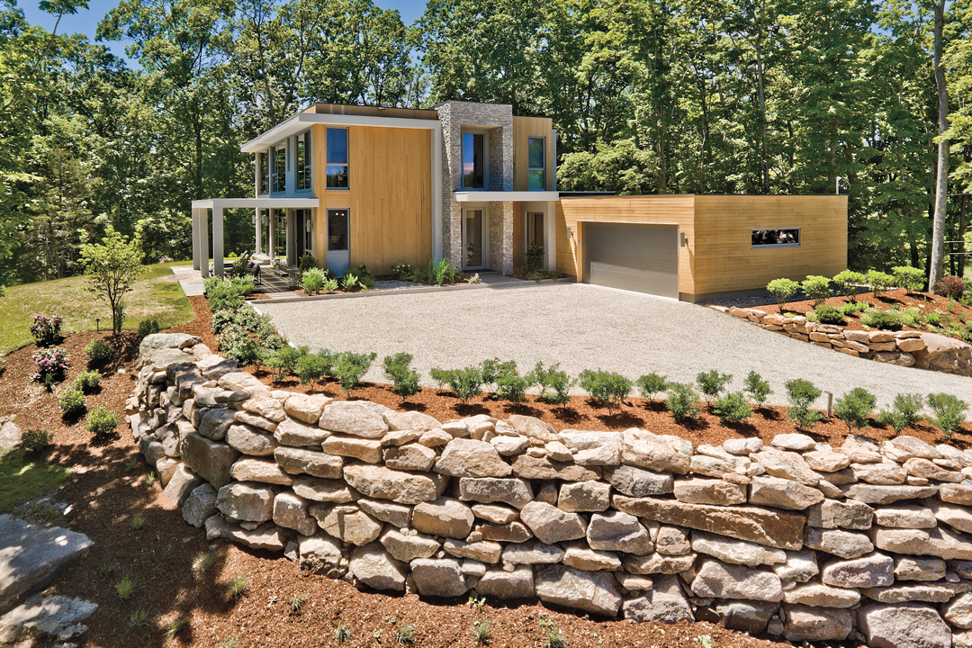 Updated Environmentally Friendl Home That Mimics La Modernism