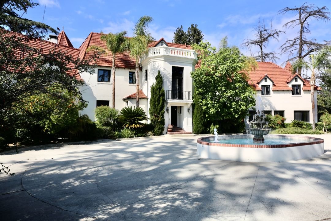 Phil Spector Sells Pyrenees Castle Motor Court