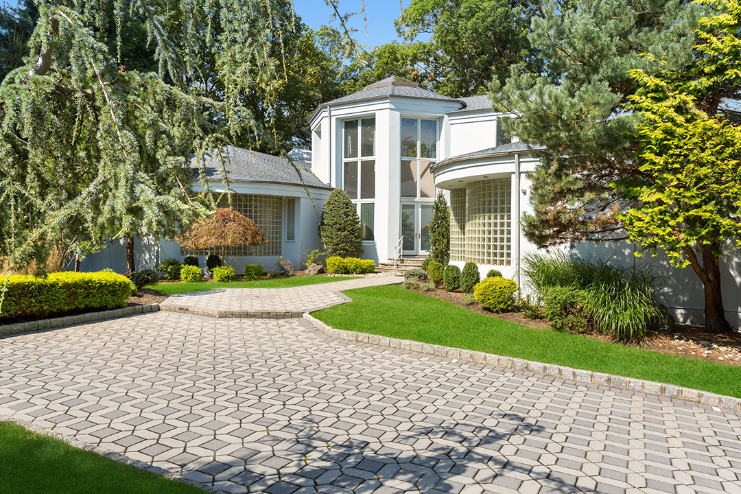 Gloria Gaynor Longtime New Jersey Home Hits The Market Driveway
