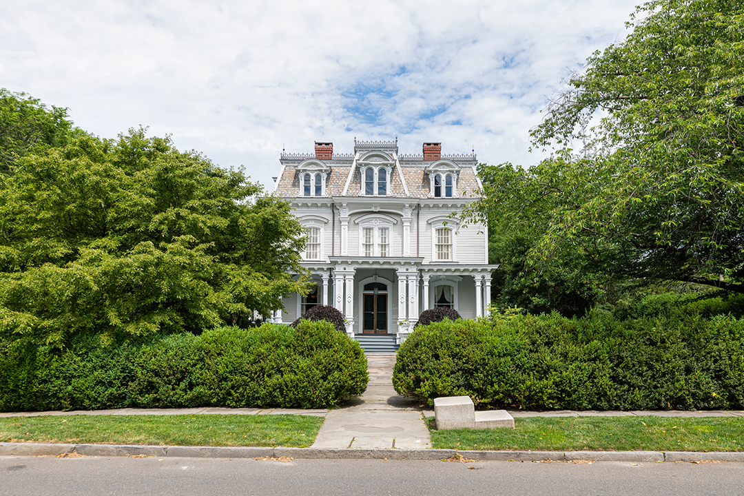 Enchanting Victorian Harkening To Gilmore Girls Lists In Southport Ct Exterior