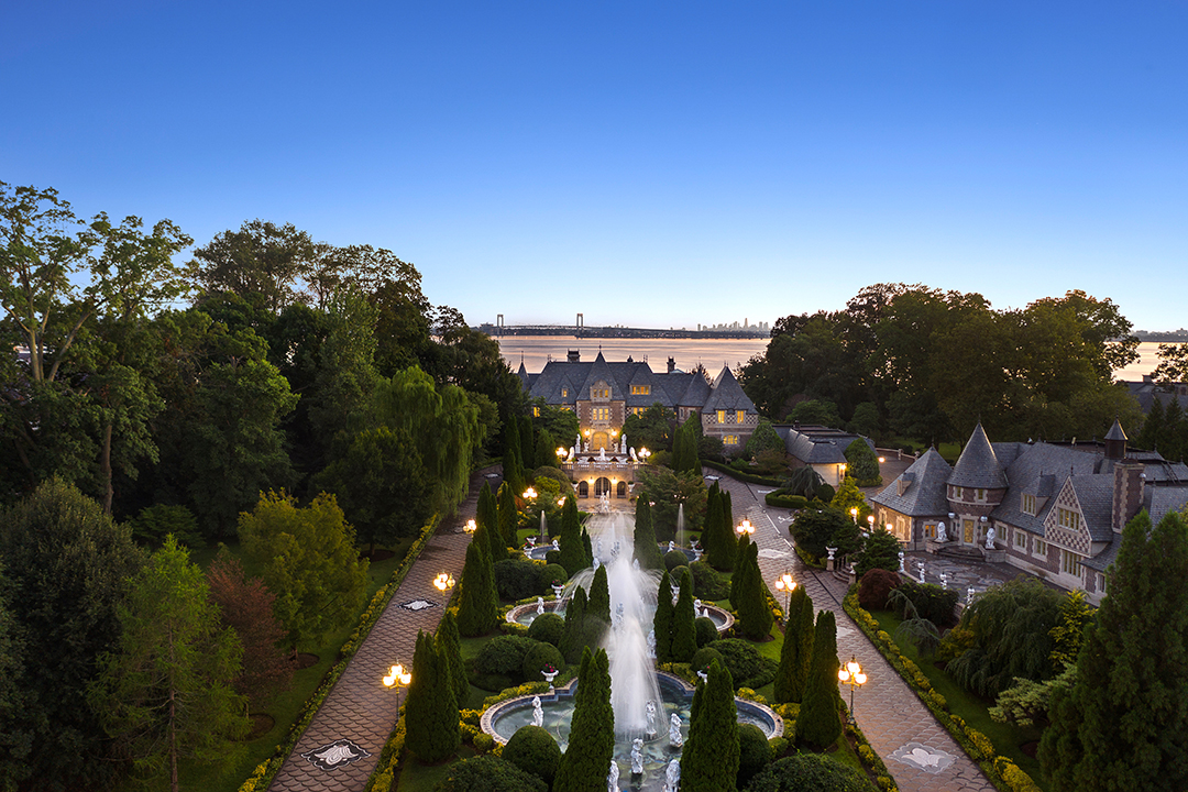 Gatsby Style Abounds A This 55m Great Neck Mansion Front Aerial