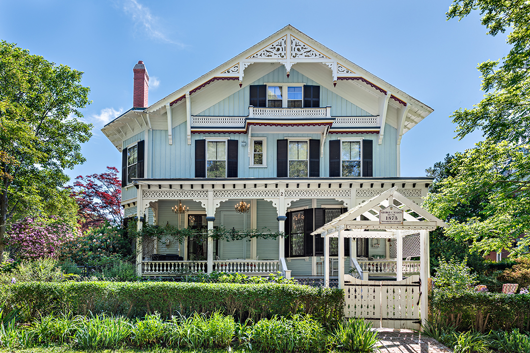 Newport Victorian Now Operating As An Inn Lists Near The Cliff Walk 31 Old Beach Road Newport 3