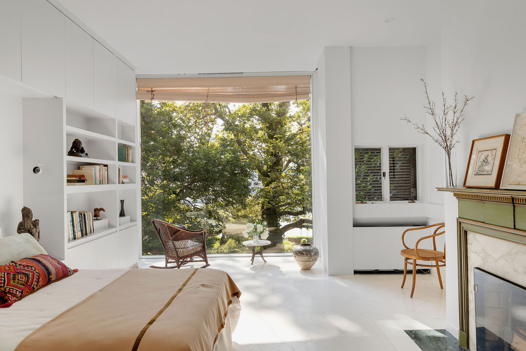 Im Pei Manhattan Townhouse Sells Bedroom