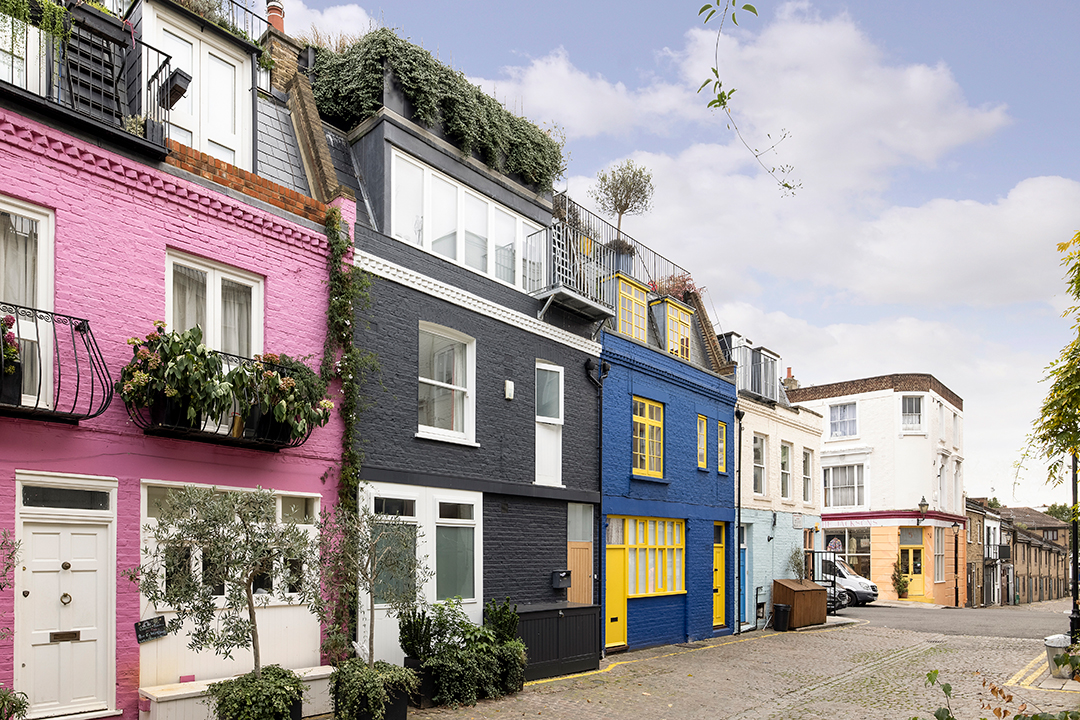 Love Actually Fans Will Swoon Over This Notting Hill Listing Seen In One Of The Films Most Iconic Scenes St Lukes Mews Notting Hill Knight Frank 1