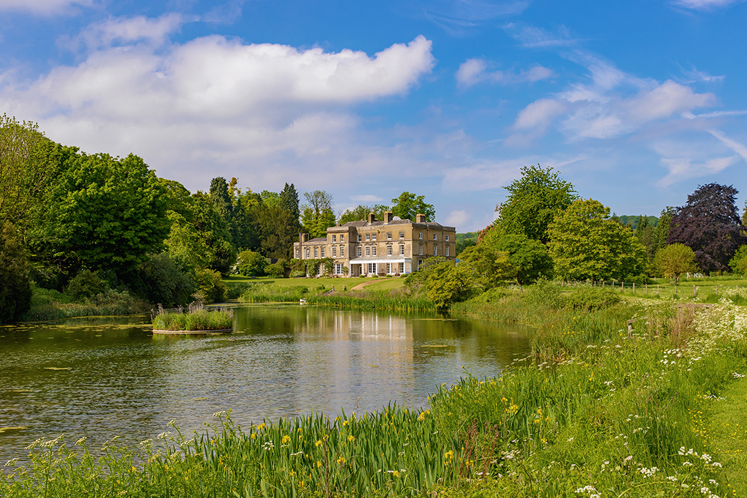 A Magical Manor On 733 Acres Of English Countryside Lists For 15m Hextonext Hr 006