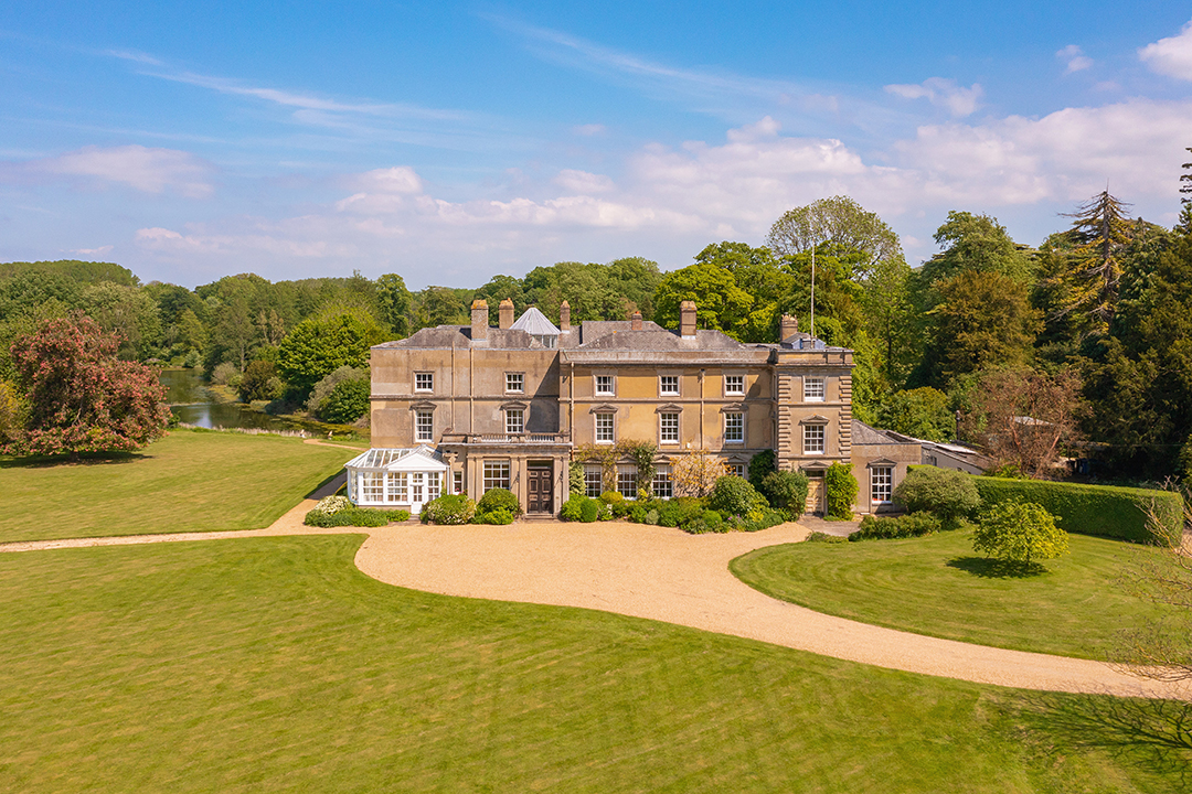 A Magical Manor On 733 Acres Of English Countryside Lists For 15m Hextonext Hr 028