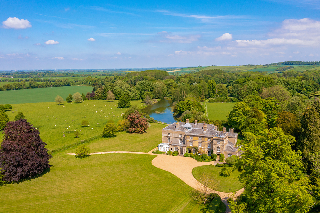 A Magical Manor On 733 Acres Of English Countryside Lists For 15m Hextonext Frontsetting