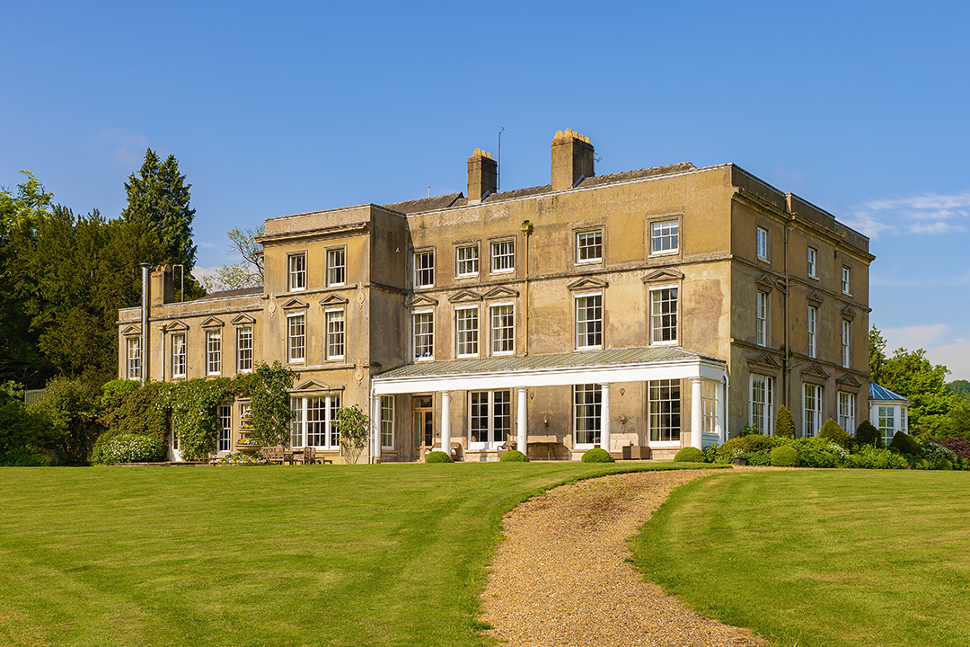 A Magical Manor On 733 Acres Of English Countryside Lists For 15m Hextonext Hr 008