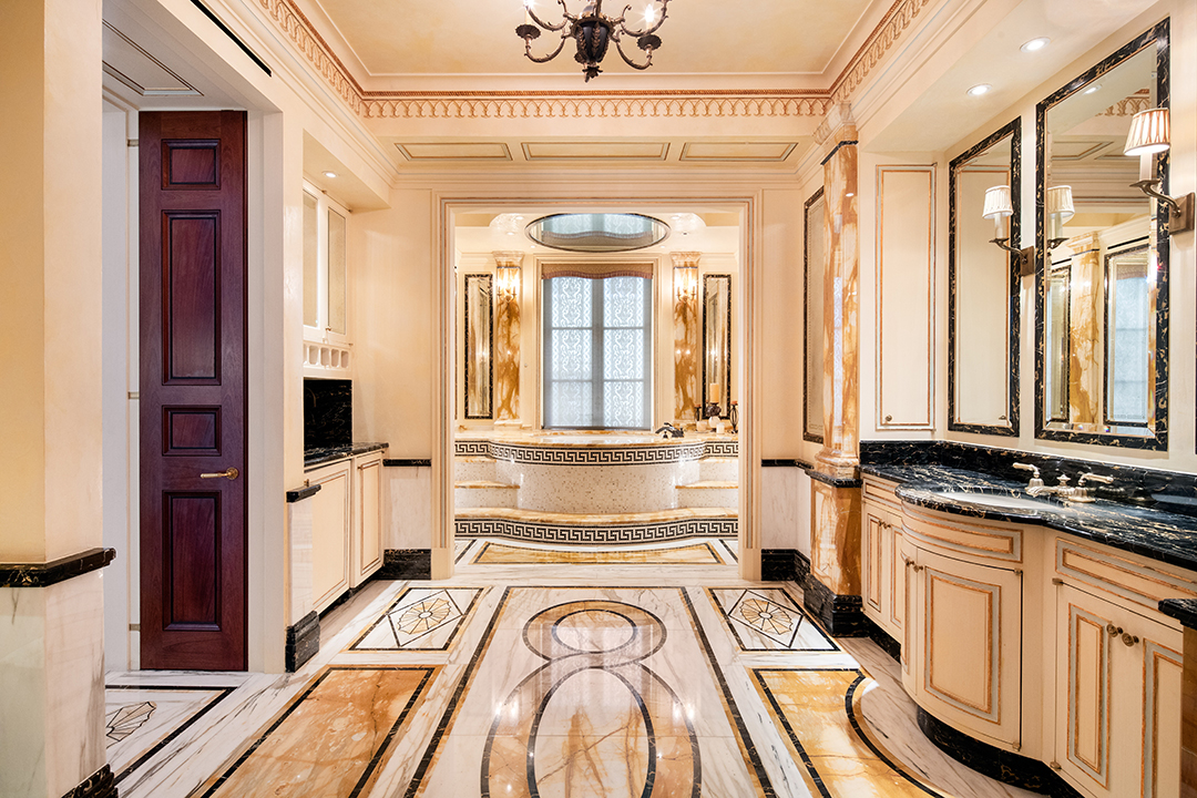 Upper East Side Mansion Gianni Versace Once Owned And Transformed Lists For 70m Travis Mark Bathtub