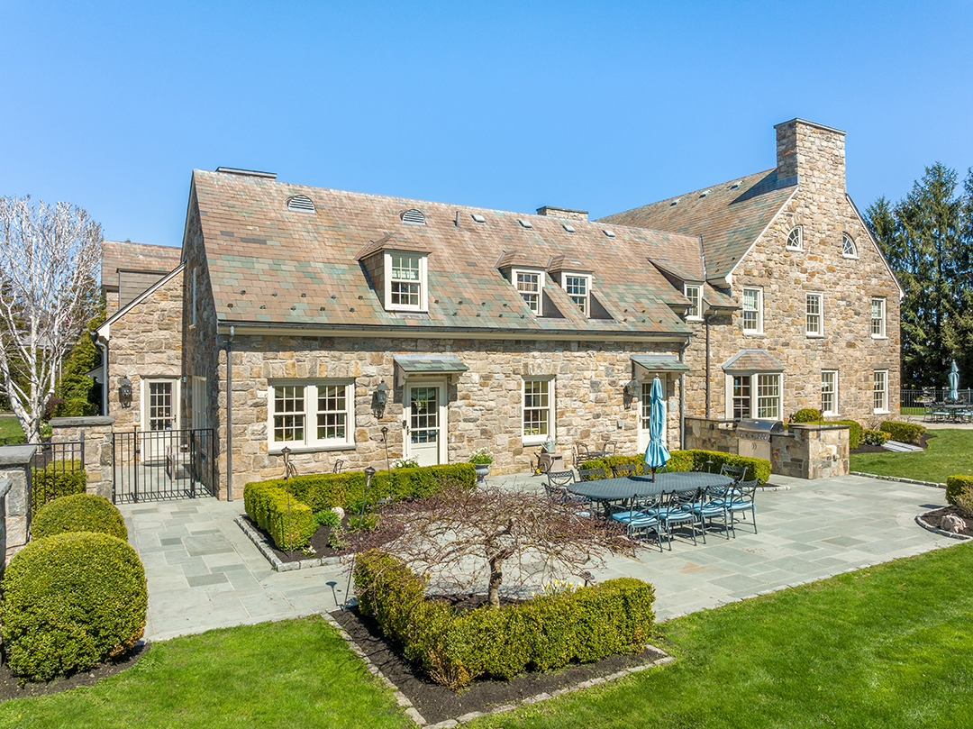 This Greenwich Estate Asking 13m Offers Ample Elegance And Amenities For Summer Fun Q