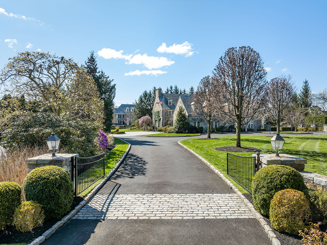 This Greenwich Estate Asking 13m Offers Ample Elegance And Amenities For Summer Fun S