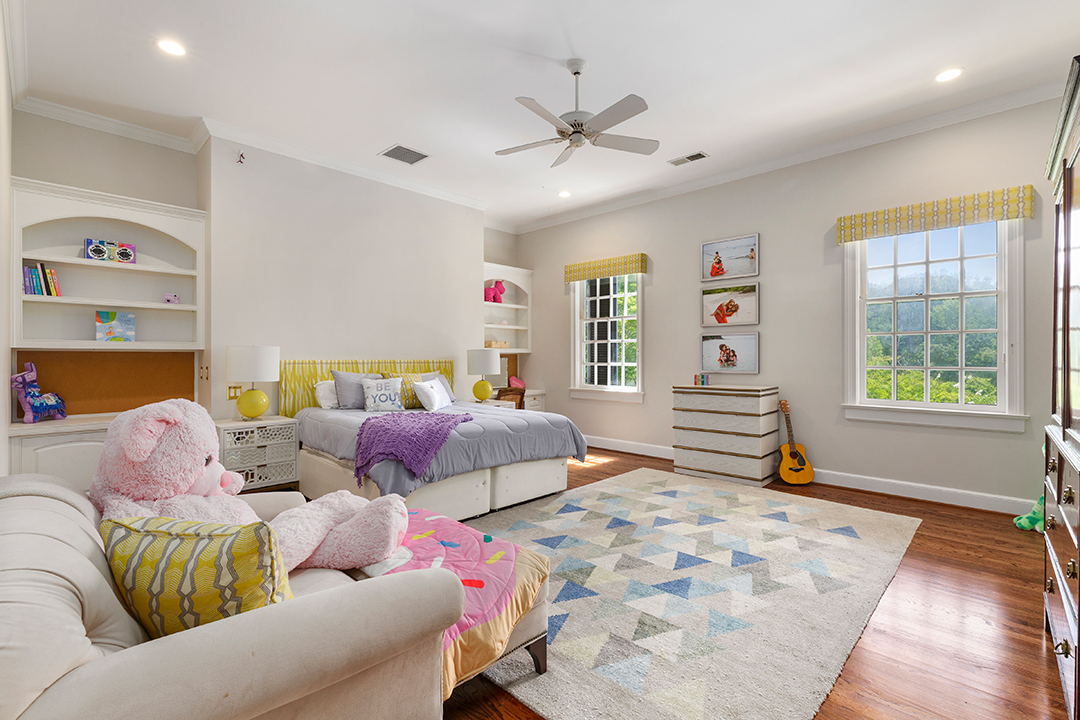 Mariah Carey Puts Her Traditional And Grand Atlanta Estate On The Market Zzzz