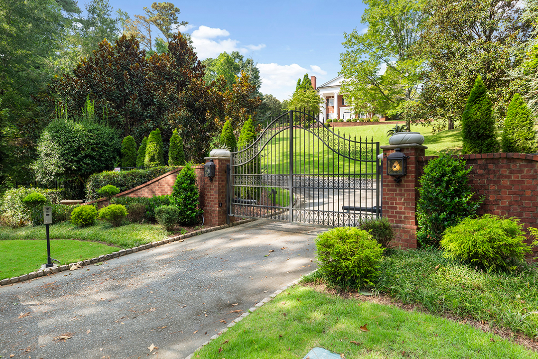 Mariah Carey Puts Her Traditional And Grand Atlanta Estate On The Market F