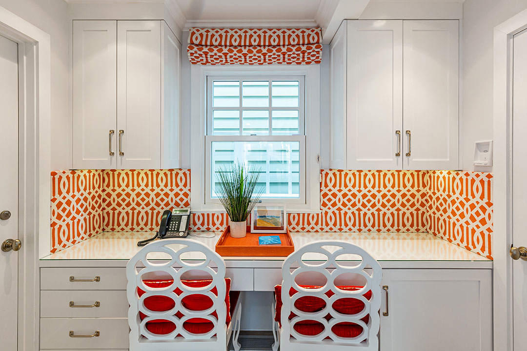 Malibu Colony Desk Area