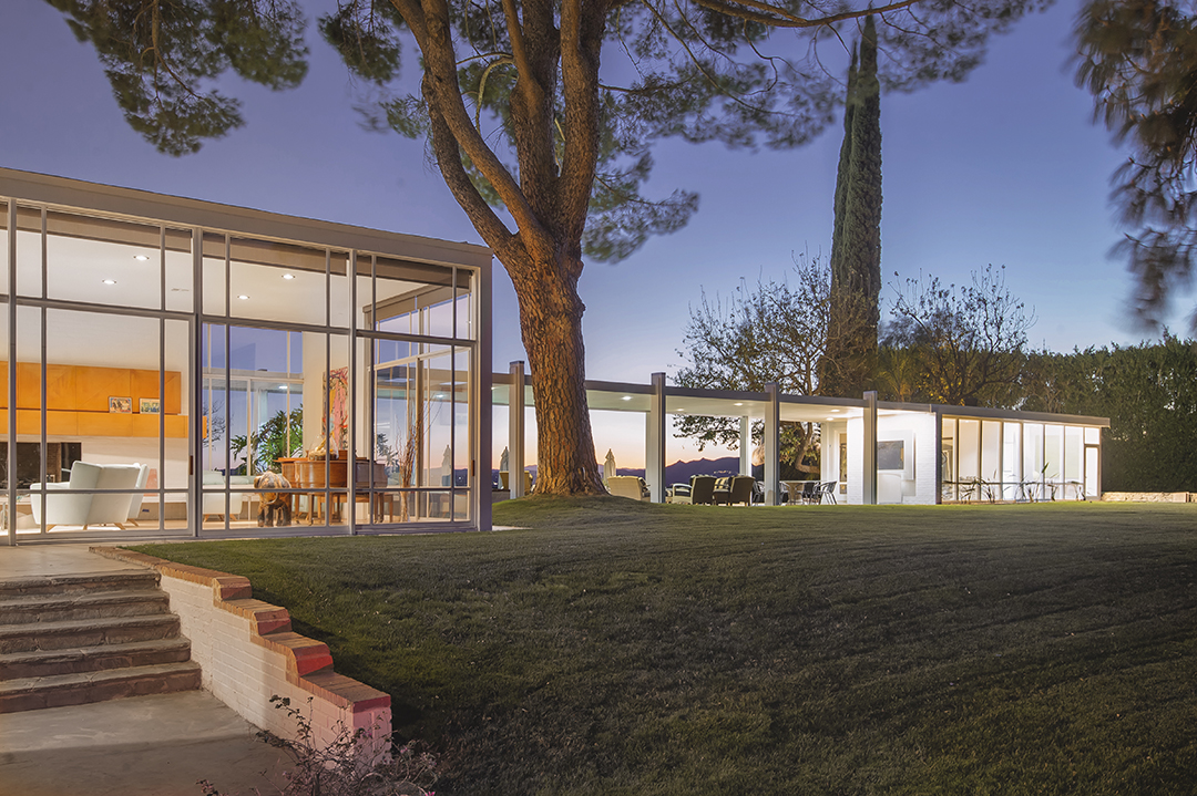 Frank Sinatras Famous Former Hilltop Midcentury Modern Has A New Price2
