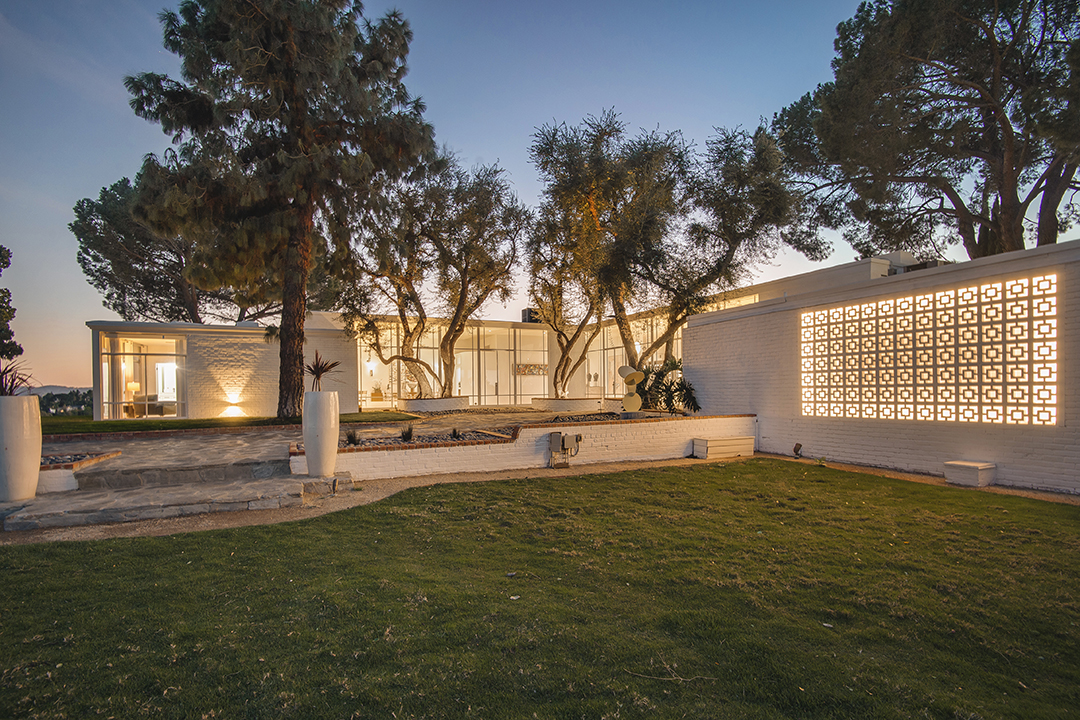 Frank Sinatras Famous Former Hilltop Midcentury Modern Has A New Price3