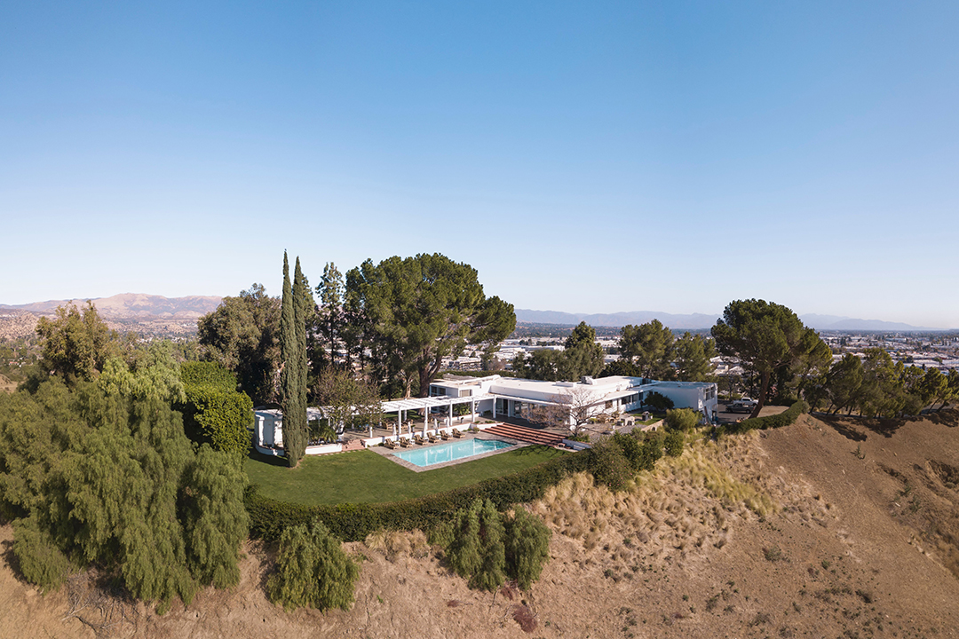 Frank Sinatras Famous Former Hilltop Midcentury Modern Has A New Price32