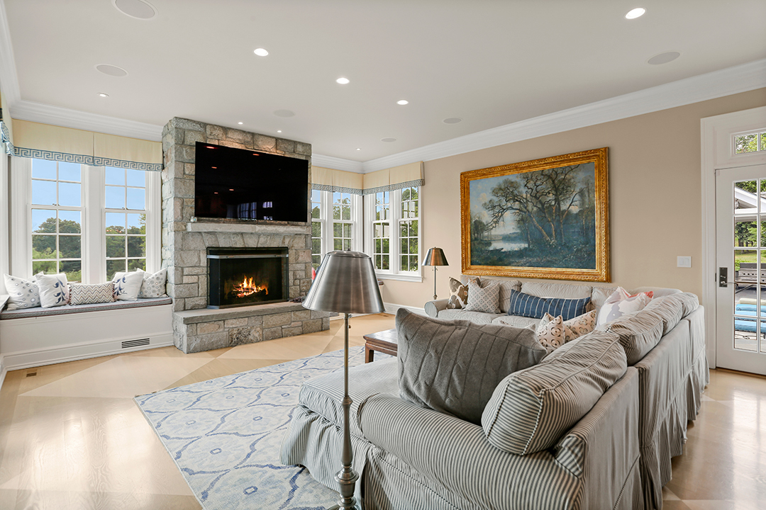 Inside A Greenwich Home On The Market Thats Primed For Elegant Holiday Hosting J