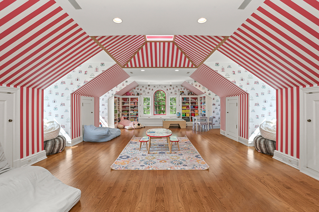 Inside A Greenwich Home On The Market Thats Primed For Elegant Holiday Hosting T