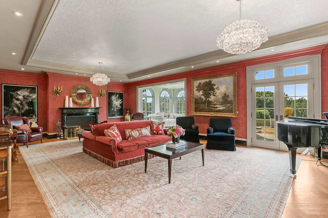 Inside A Greenwich Home On The Market Thats Primed For Elegant Holiday Hosting D