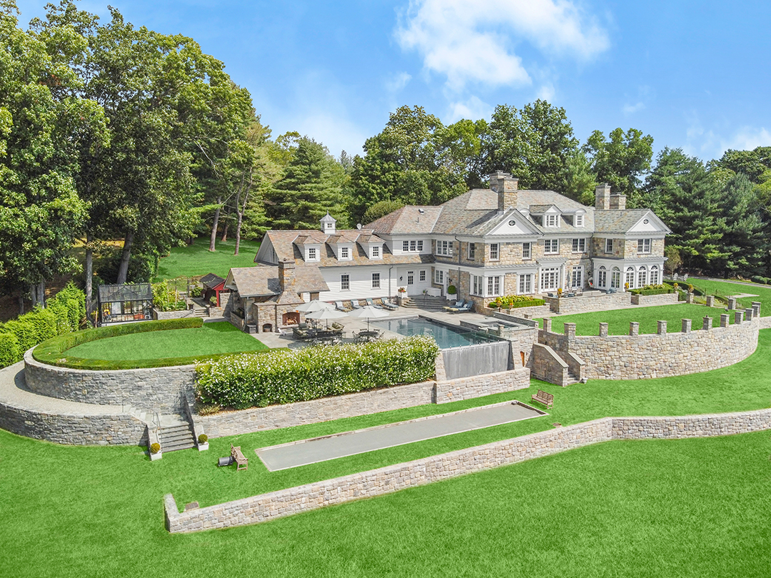 Inside A Greenwich Home On The Market Thats Primed For Elegant Holiday Hosting A