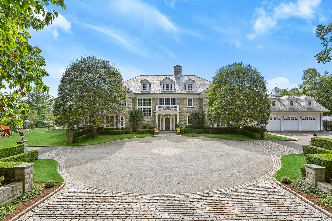 Inside A Greenwich Home On The Market Thats Primed For Elegant Holiday Hosting B