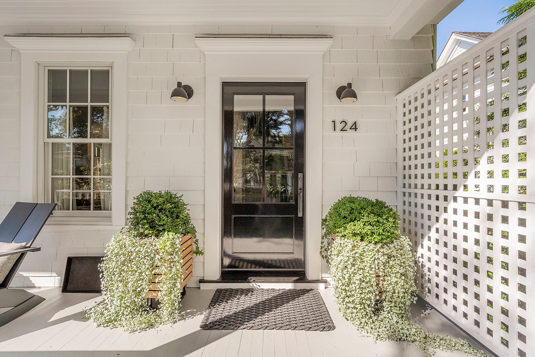 A Refreshed Greenwich Farmhouse Right In Town Asks 4 8m B