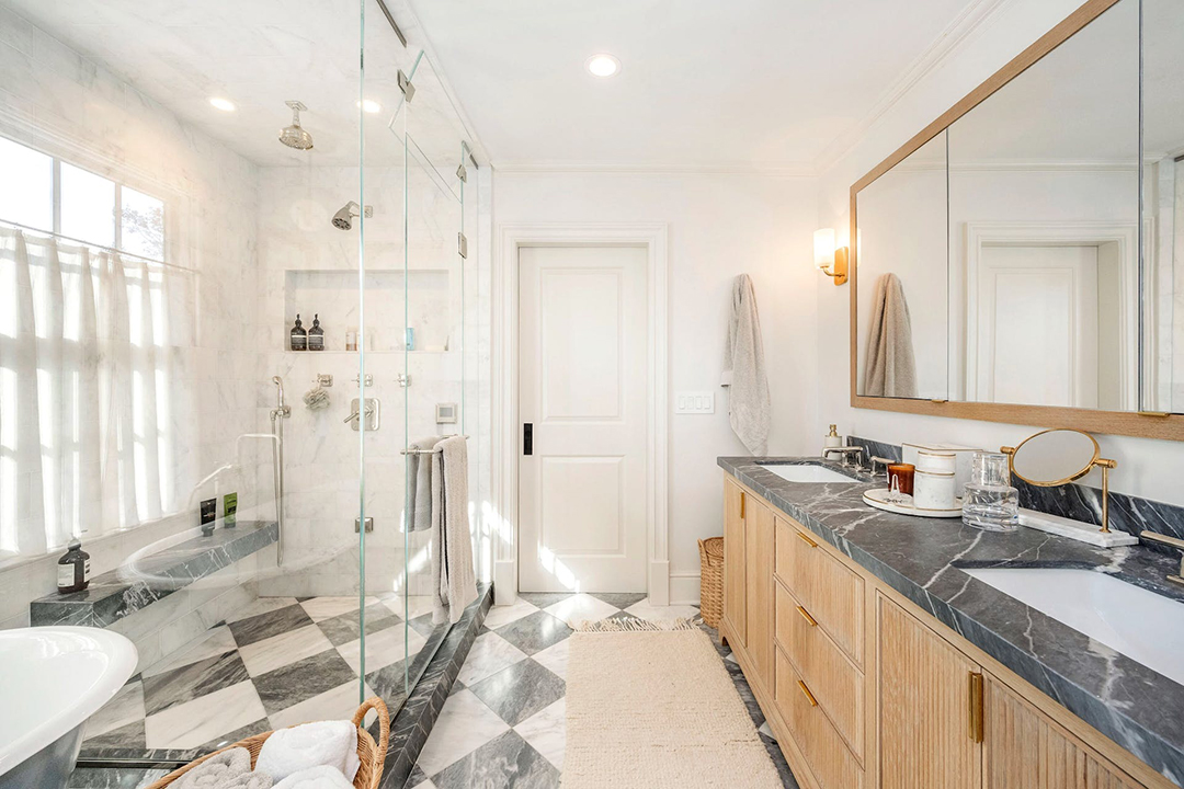 A Refreshed Greenwich Farmhouse Right In Town Asks 4 8m R