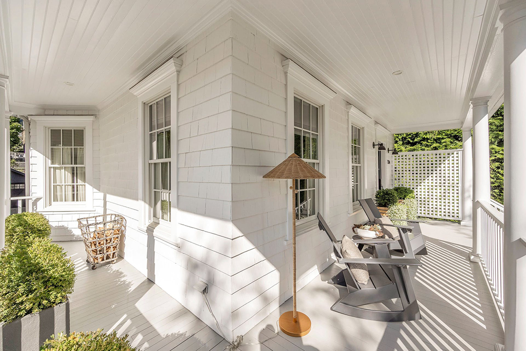 A Refreshed Greenwich Farmhouse Right In Town Asks 4 8m D